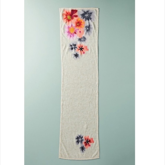 NWT Felted Bouquet Scarf by Troubadour - Picture 5 of 8